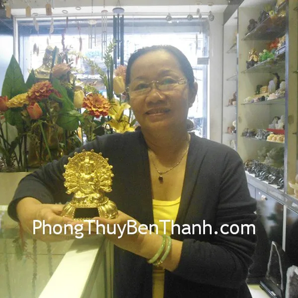 Cô Ngọc Anh - khách hàng mua tượng Phật Quan Âm A135