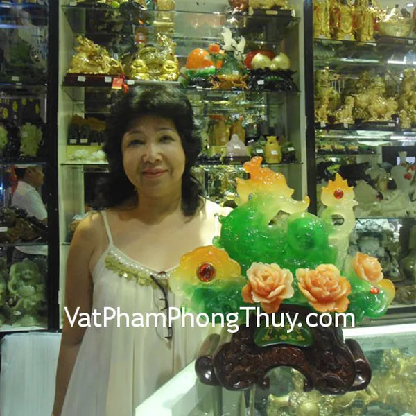 Cô Lance - khách hàng mua tượng tỳ hưu xanh bên mẫu đơn E042