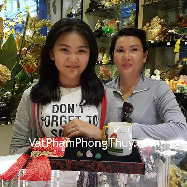Chị Trúc Phương - khách hàng mua tỳ hưu thạch anh hồng S767, tỳ hưu thạch anh vàng S764 và mặt hồ ly đá ngọc đông linh xanh S6345