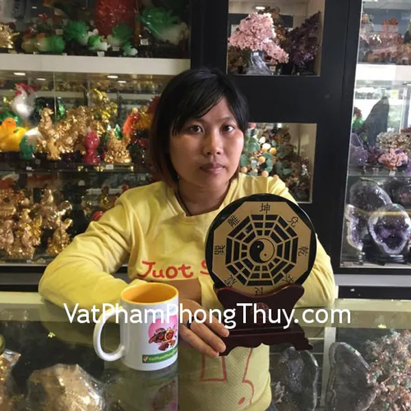 Chị Thúy - khách hàng mua bát quái đá hắc ngà DT229