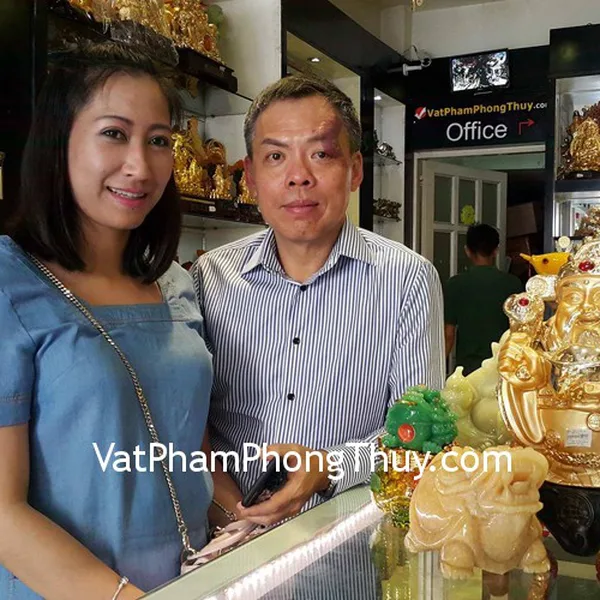 Mr Vincent Wee - khách hàng mua thần tài vàng H268G, thiềm thừ xanh E070, long quy hoàng long M039 và ngọc bội tỳ hưu S6288