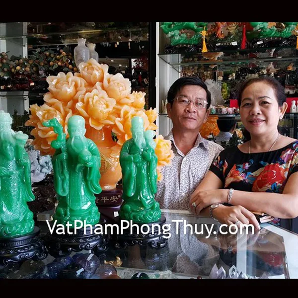 Chú Hùng - khách hàng mua bộ tam đa Phúc Lộc Thọ G157A và bình mẫu đơn ngọc H207G