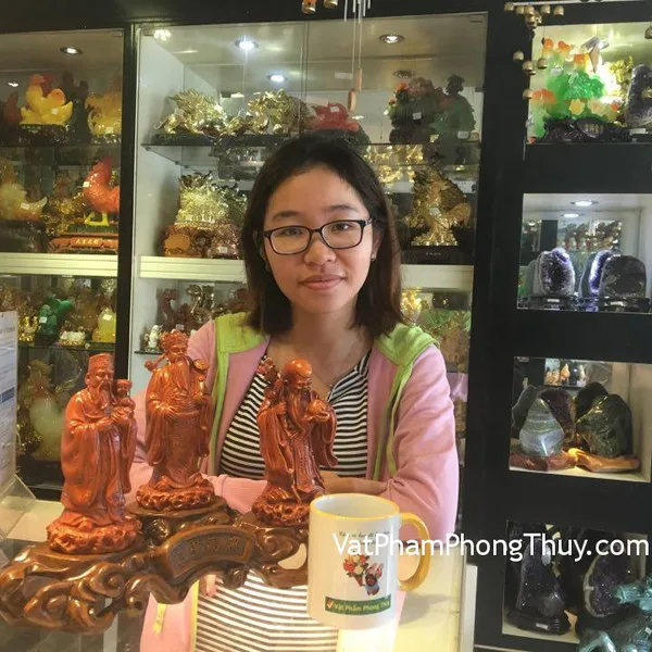Chị Ánh - khách hàng mua bộ tam đa Phúc Lộc Thọ đế gỗ G158A