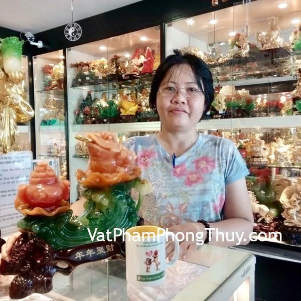 Chị Loan - khách hàng mua thiềm thừ cam trên xe có hủ tài lộc K129M