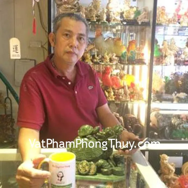 Chú Vượng- khách hàng mua rùa đầu rồng lam ngọc cõng con lớn HM033