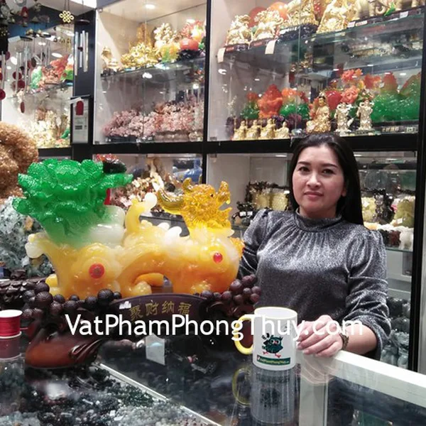 Chị Tuyền- khách hàng mua tượng tỳ hưu kéo bắp cải G165A