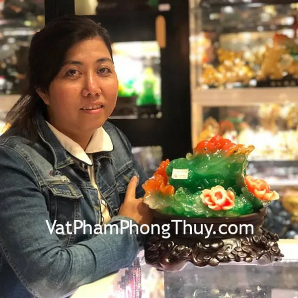 Chị Bình - khách hàng mua thiềm thừ xanh bên hoa mẫu đơn C057A