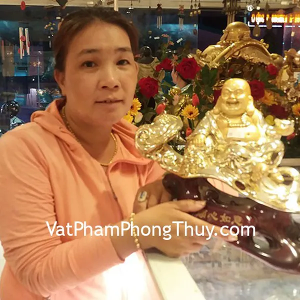 Cô Thân- khách hàng mua phật di lạc vàng C134A