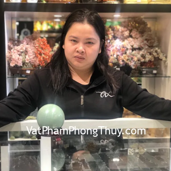 Chị Thúy - khách hàng mua quả cầu ngọc đông linh xanh HM158-5648