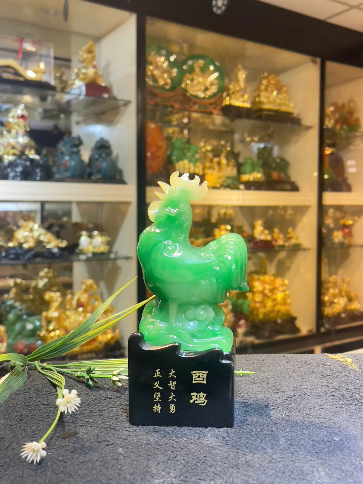 Gà vàng trên đế đá đen - Dậu kê - Đại chí đại dũng - Chính nghĩa kiên trì G080A