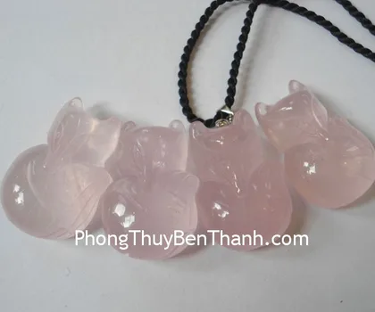 Hồ ly đeo cổ đá thạch anh hồng S439