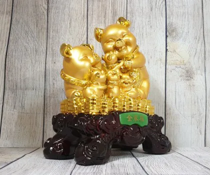 Hoàng gia bảy heo vàng trên đống tiền vàng đế gỗ - Toàn Gia Phước LN030