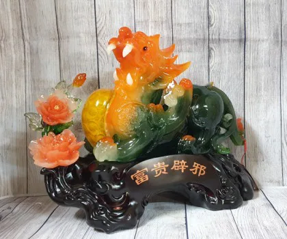 Tỳ hưu ngọc đa sắc trên đế gỗ có mẫu đơn ngọc khủng - Phú Quý Bích Tà LN041