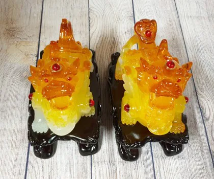 Cặp tỳ hưu đầu cam mình vàng ngọc đuôi như ý đế gỗ - Như Ý Nạp Phước/ Chiêu Tài Tấn Bảo LN053