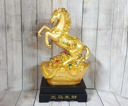 Vua ngựa kim sa vàng bóng trên đá vàng đế gỗ - Mã Đáo Thành Công LN127