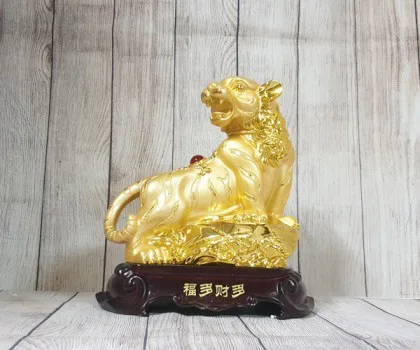 Chúa hổ vàng bóng lưng hồng châu gầm trên núi đá vàng đế gỗ - Phước Đa Tài Đa FLN182