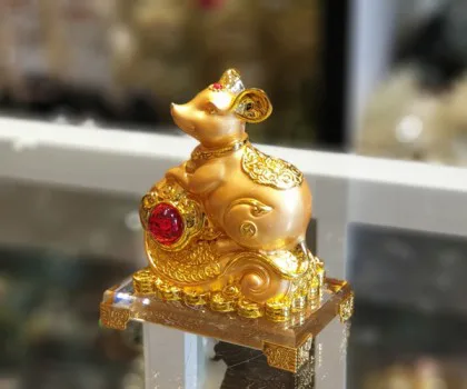 Chuột vàng trên như ý đế thuỷ tinh - Phú túc như ý TM024