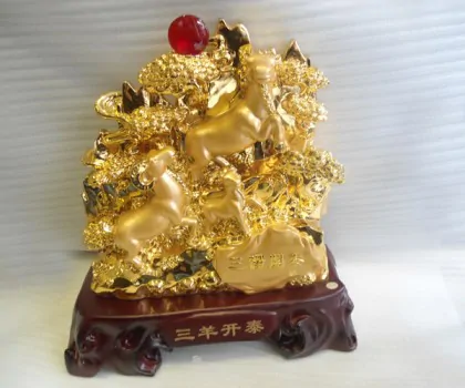Dê 3 con trắng đỏ - tam dương khai sơn H015G