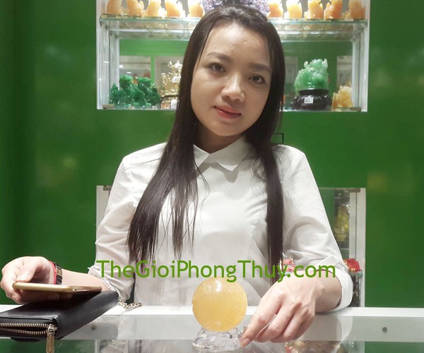 Chị Tâm -Khách hàng mua Qủa cầu thạch anh vàng non  FM191-F3-1086