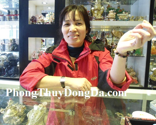 Chị Lan Anh - khách hàng mua vòng tay ngọc hồng lục bảo S2068-4416