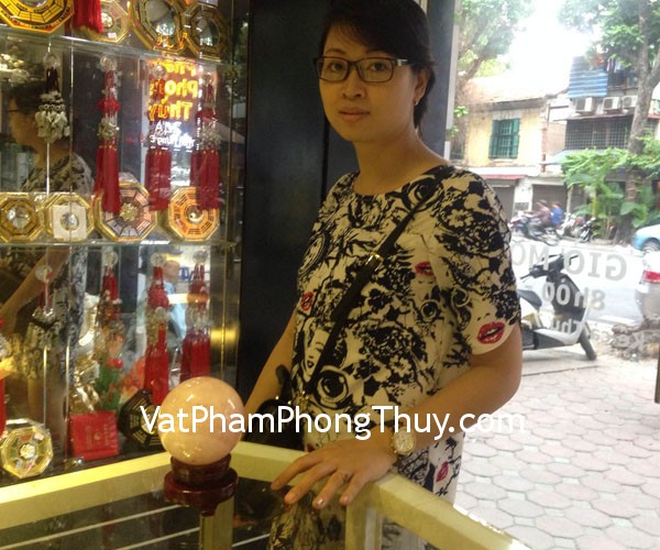 Chị Lê- khách hàng mua quả cầu thạch anh hồng HM154-s2-6142