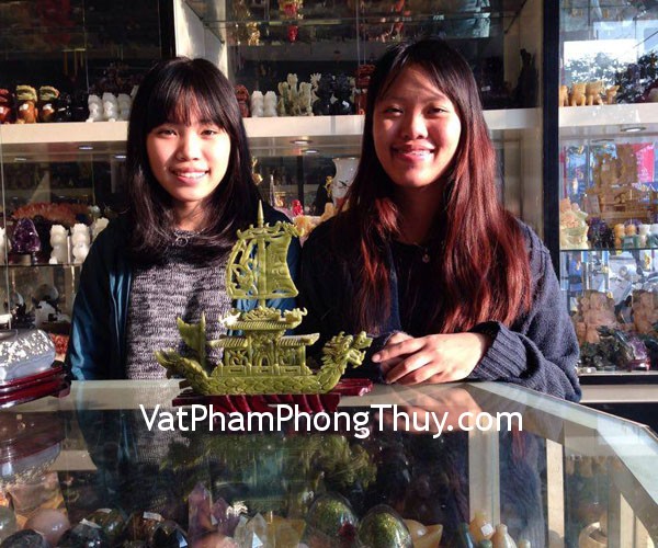 Chị Hà - khách hàng mua thuyền lam ngọc HM182