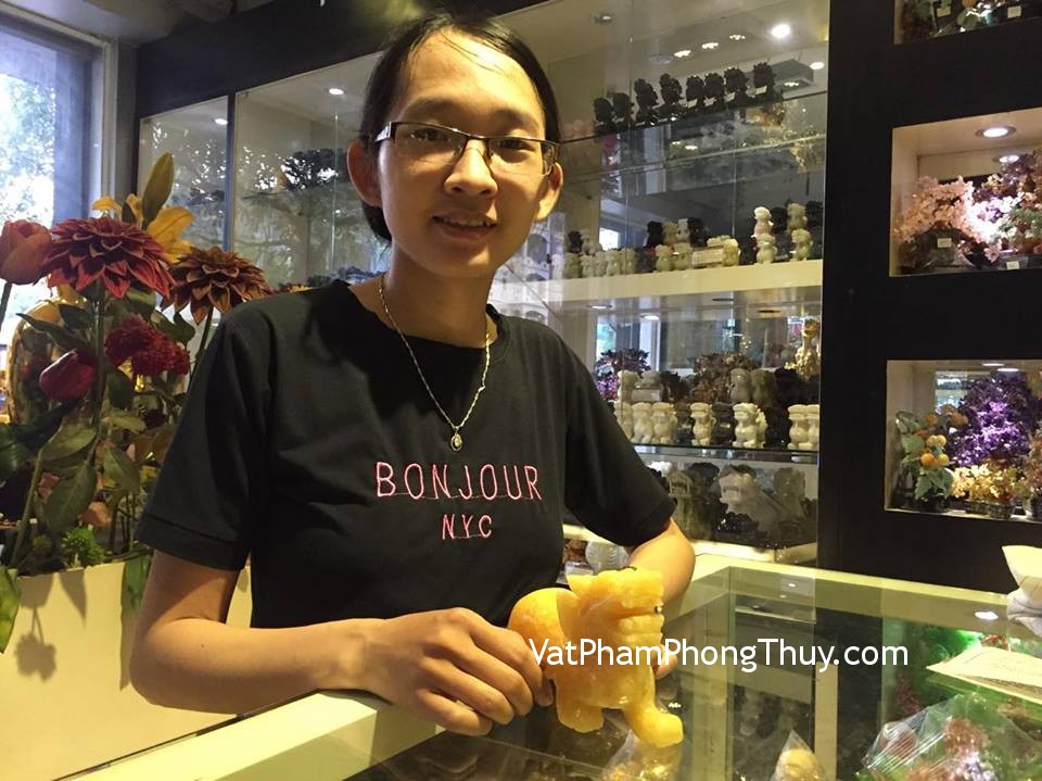 Chị Phượng- khách hàng mua tỳ hưu đá ngọc Hoàng long DA019