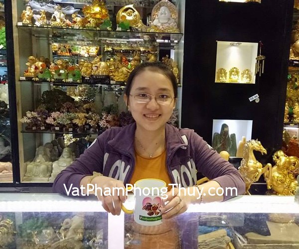 Chị Thủy - khách hàng mua chuỗi thạch anh vàng S6367-2474 và mặt tỳ hưu thạch anh vàng S764