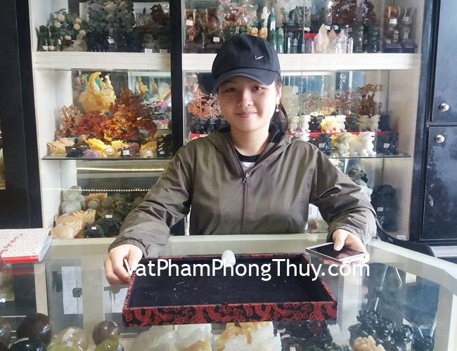 Chị Nhung - khách hàng mua Phật A Di Đà ngọc Phỉ Thúy lớn A+++ S6508-8