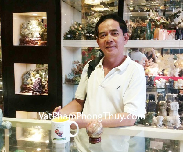 Chú Trí - khách hàng mua Quả cầu đá Hồng vân M194-2430